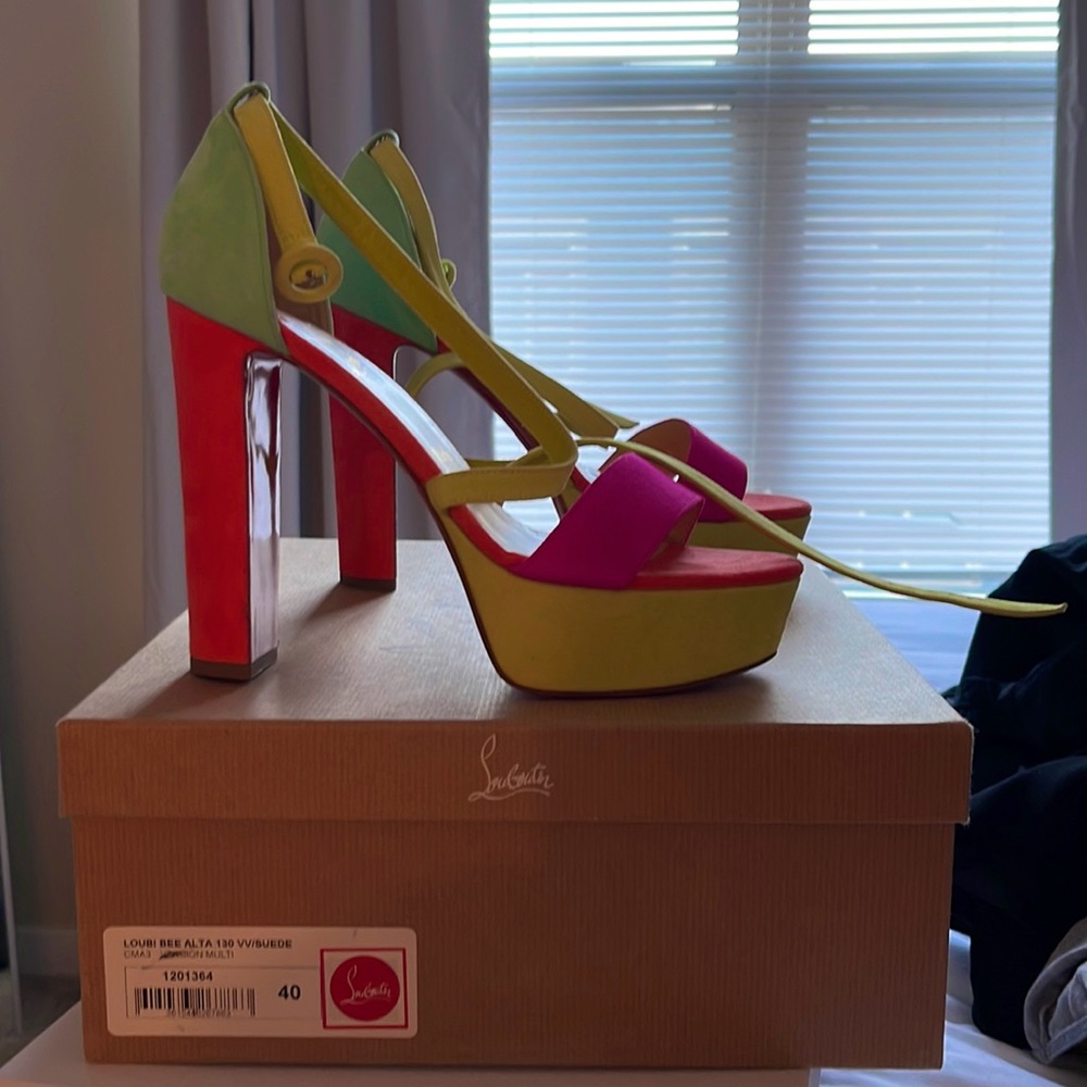 Louboutin - Loubi Bee Alta 130 VV/Suede multi color size 40 - NEW with receipt.